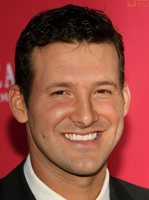 tony romo headshot smiling suit